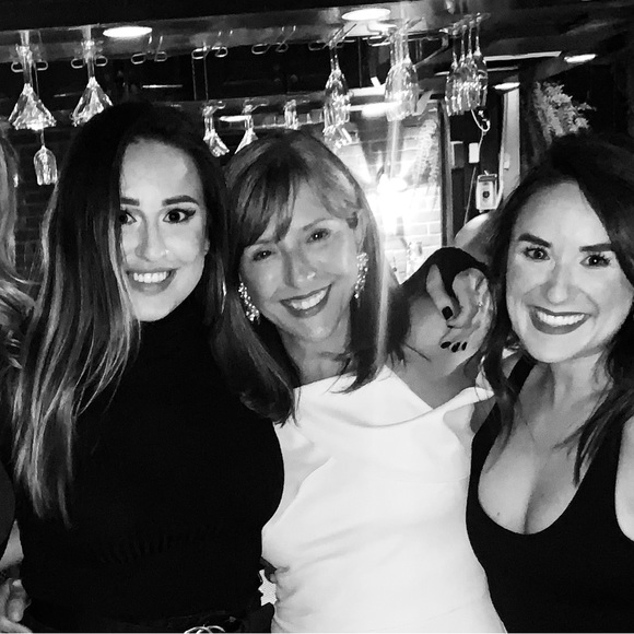 Meet your Posher, Lisa - Picture 3 of 3